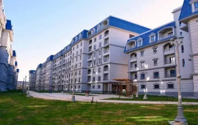 شقة 135م للبيع في الحي اللاتيني العلمين الجديدة | 2 غرف - تقسيط حتى 10 سنوات
