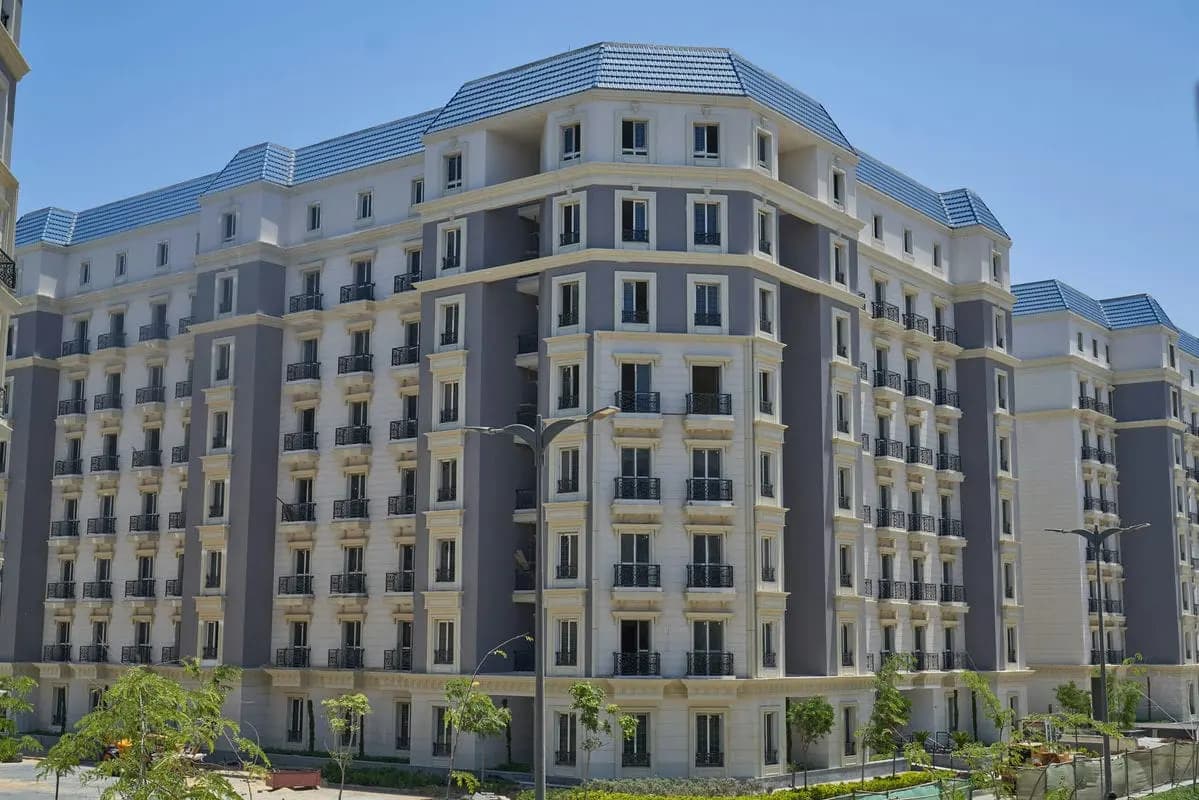 للبيع شقة 205م في الحي اللاتيني سيتي إيدج | 3 غرف - إطلالة على البحيرة